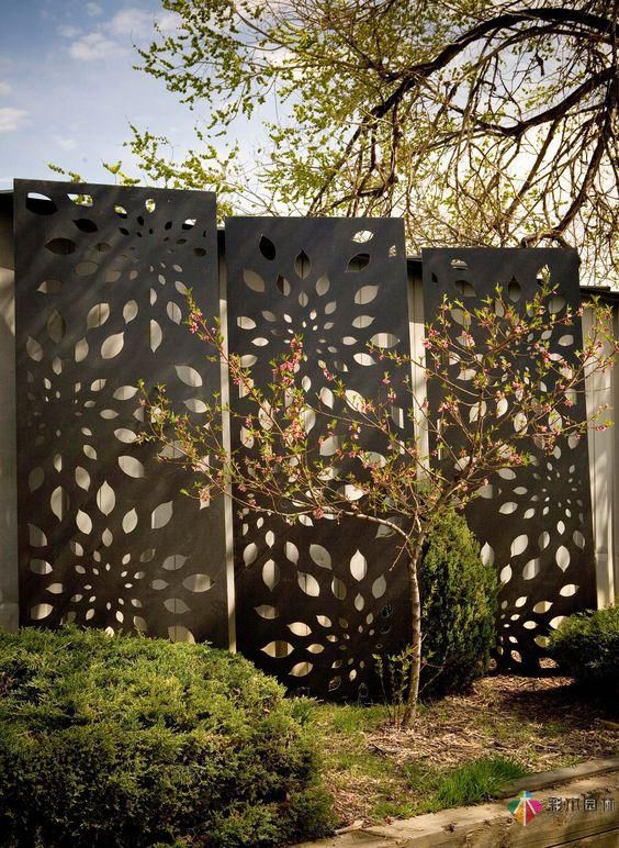 2019年庭院设计中流行这样的庭院围墙，有雕花的庭院围墙