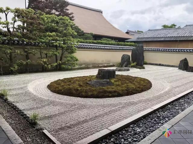 呈现东方禅意之美的30个日式庭院设计。赶紧来看看！
