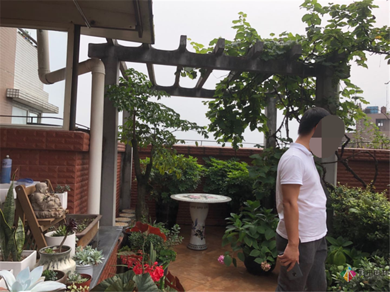 渝北网红小姐姐现代简约阳光房屋顶花园设计改造