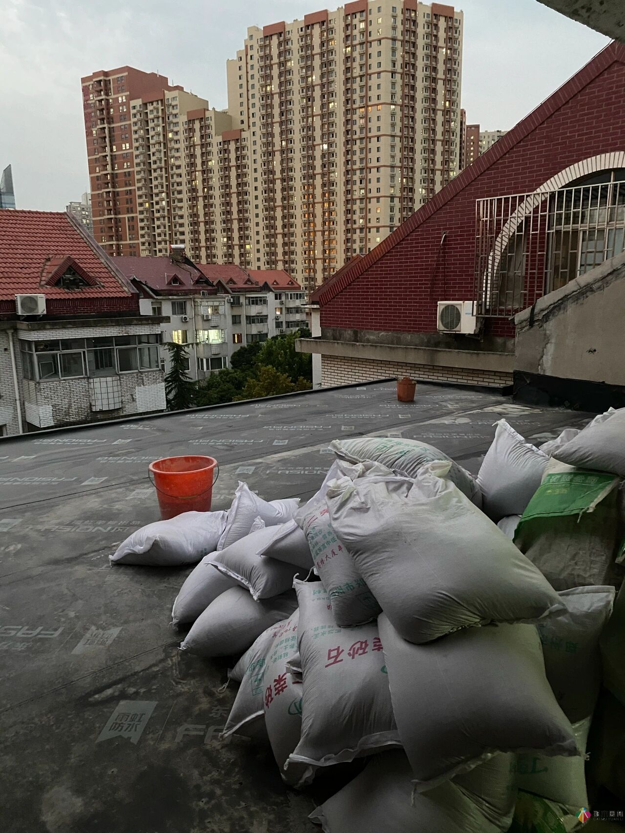 30㎡屋顶露台的改造，曾经被忽视的破阁楼，在宫崎骏其人变