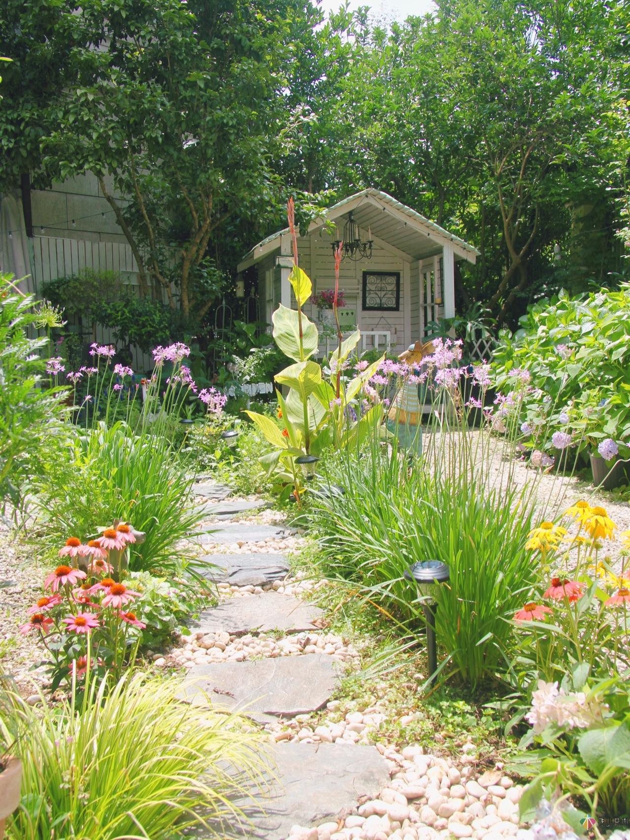 100㎡首层庭院，打造“私人小花园”杂货风格。太美了。